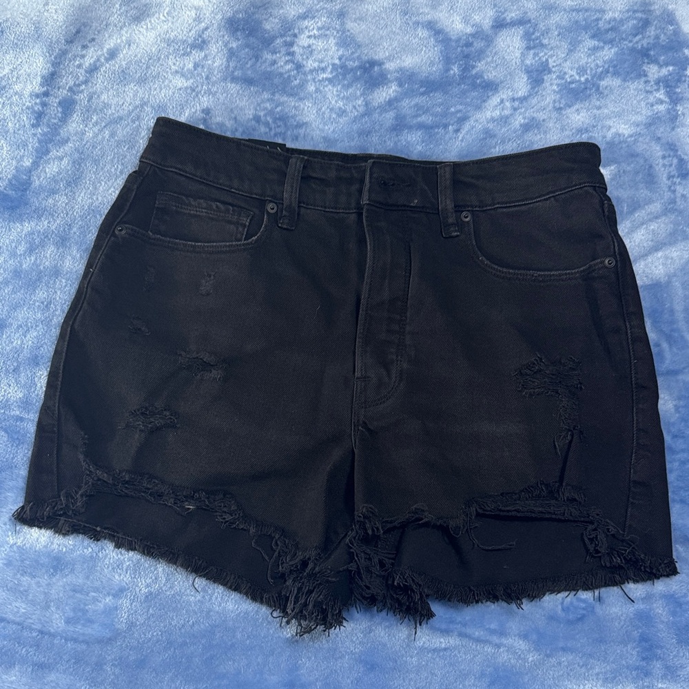 Good American Black Bombshell Denim high rise shorts 10/30